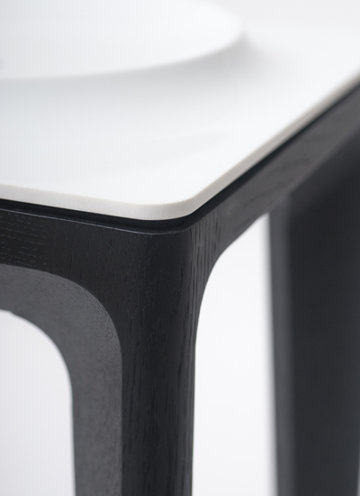 Porcelain Table 03